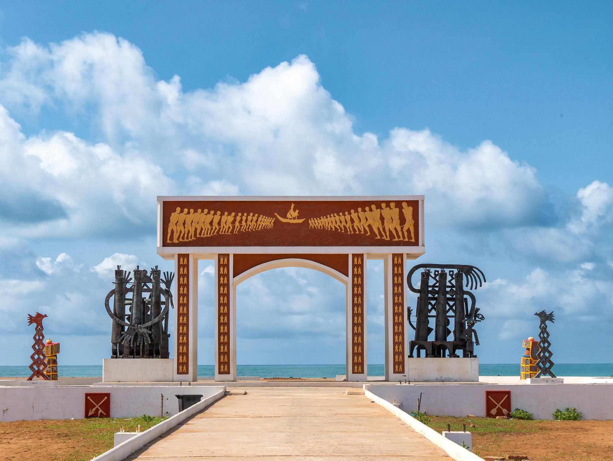 Le Bénin ouvre la « Porte du Retour » à Ouidah